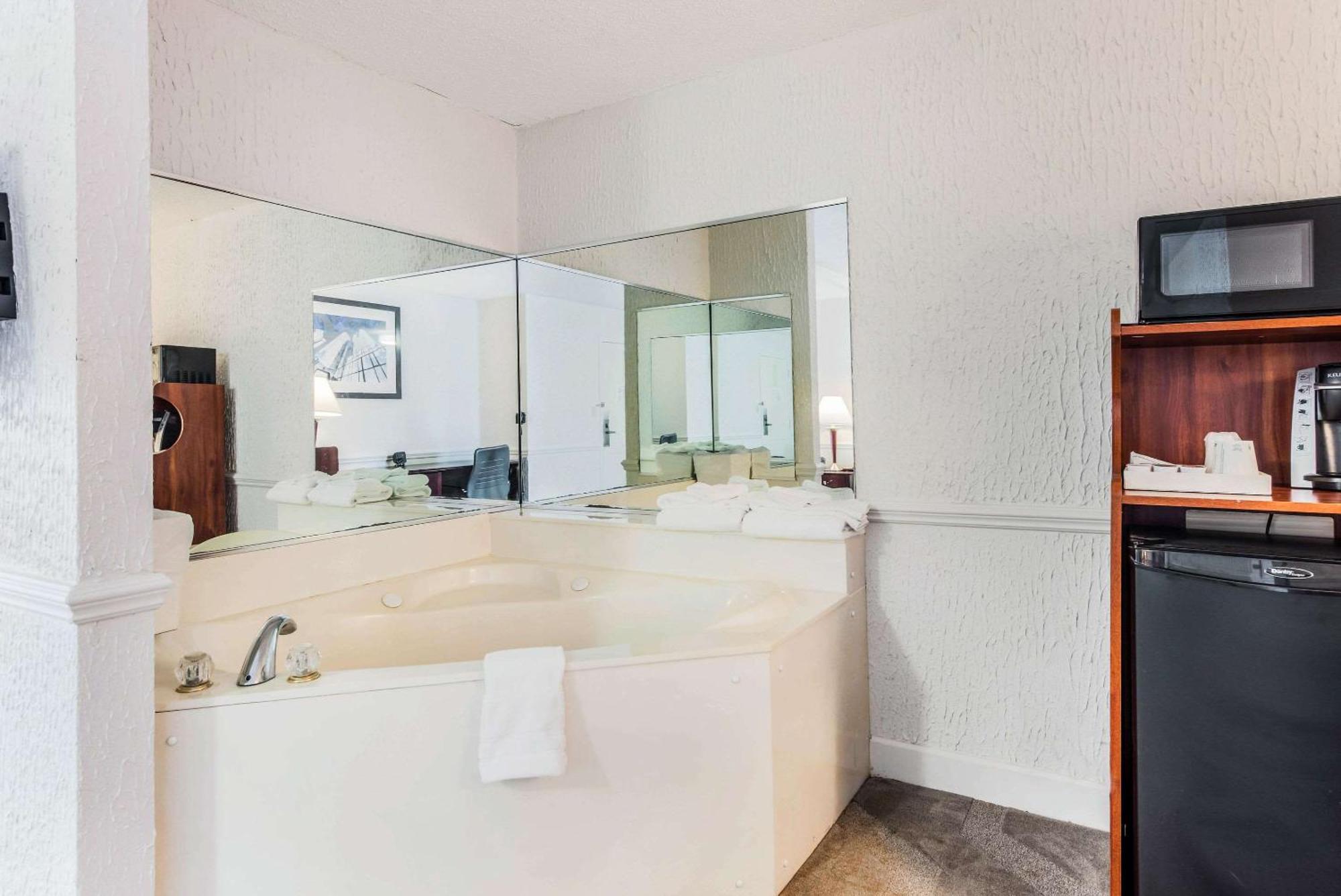 The Blu Hotel Blue Ash Cincinnati, Ascend Hotel Collection Экстерьер фото