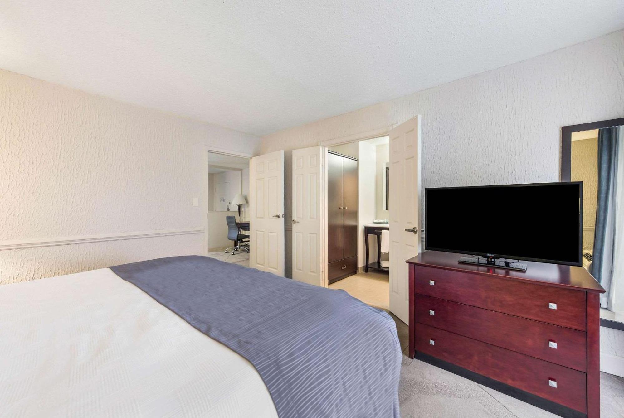 The Blu Hotel Blue Ash Cincinnati, Ascend Hotel Collection Экстерьер фото