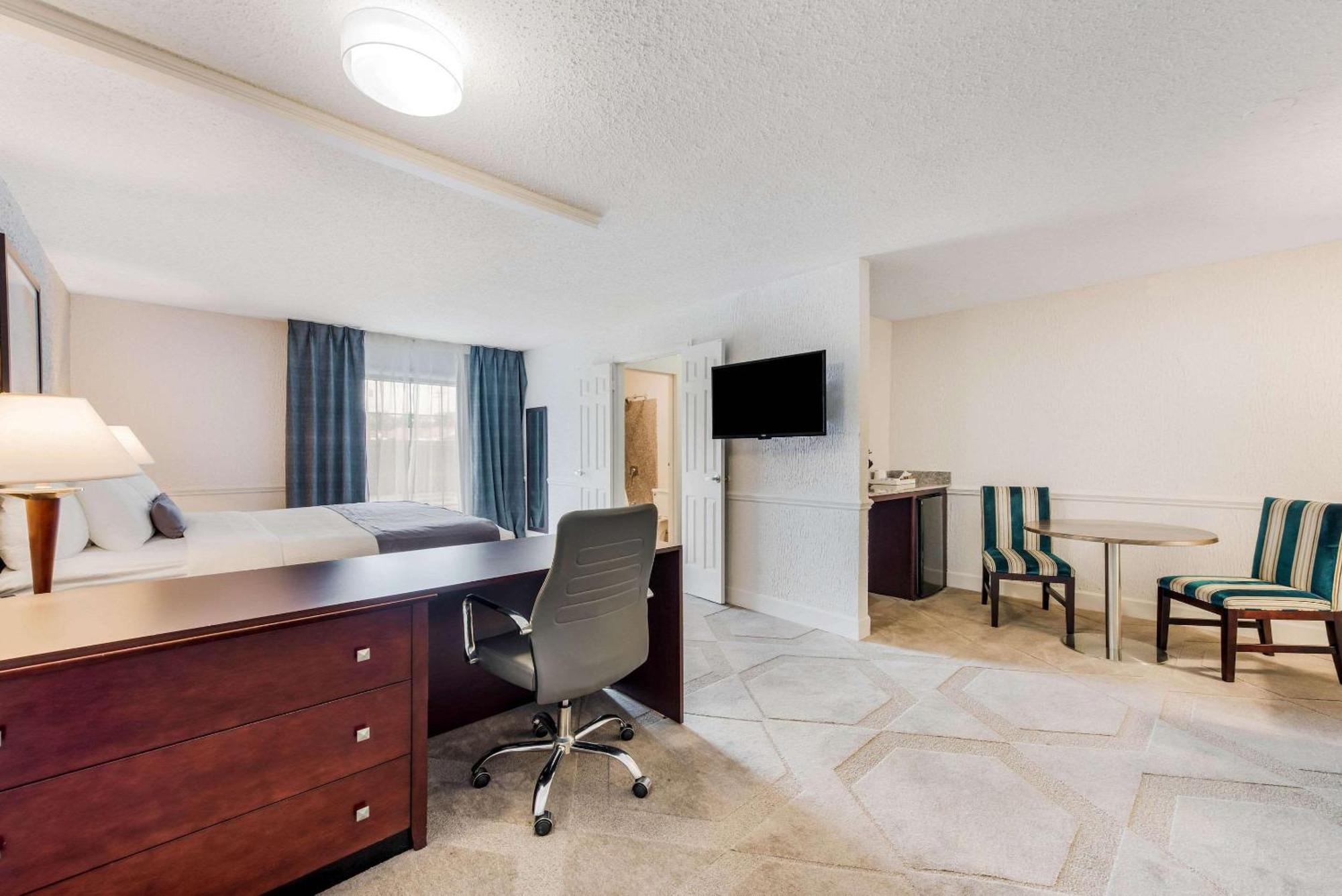 The Blu Hotel Blue Ash Cincinnati, Ascend Hotel Collection Экстерьер фото