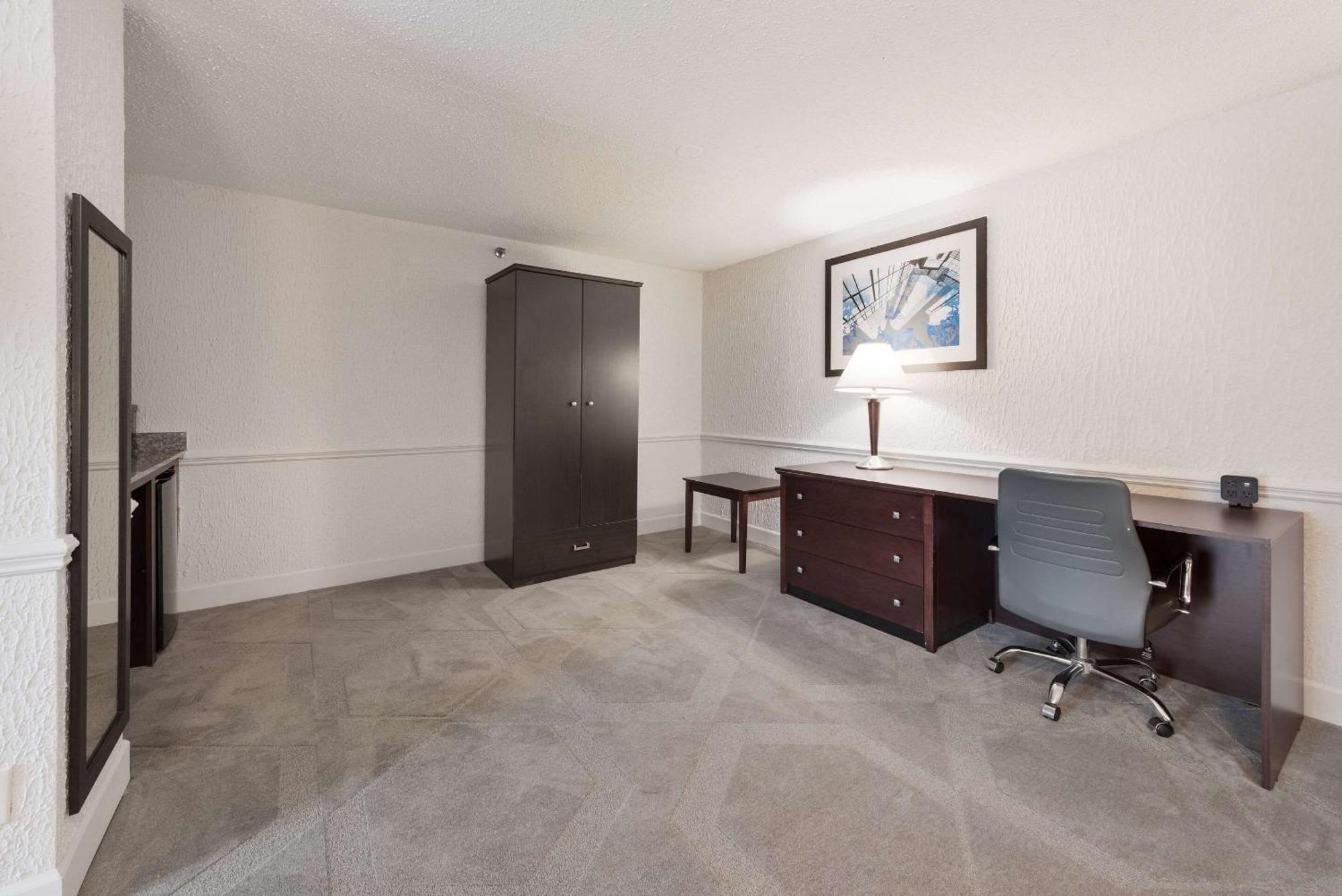 The Blu Hotel Blue Ash Cincinnati, Ascend Hotel Collection Экстерьер фото