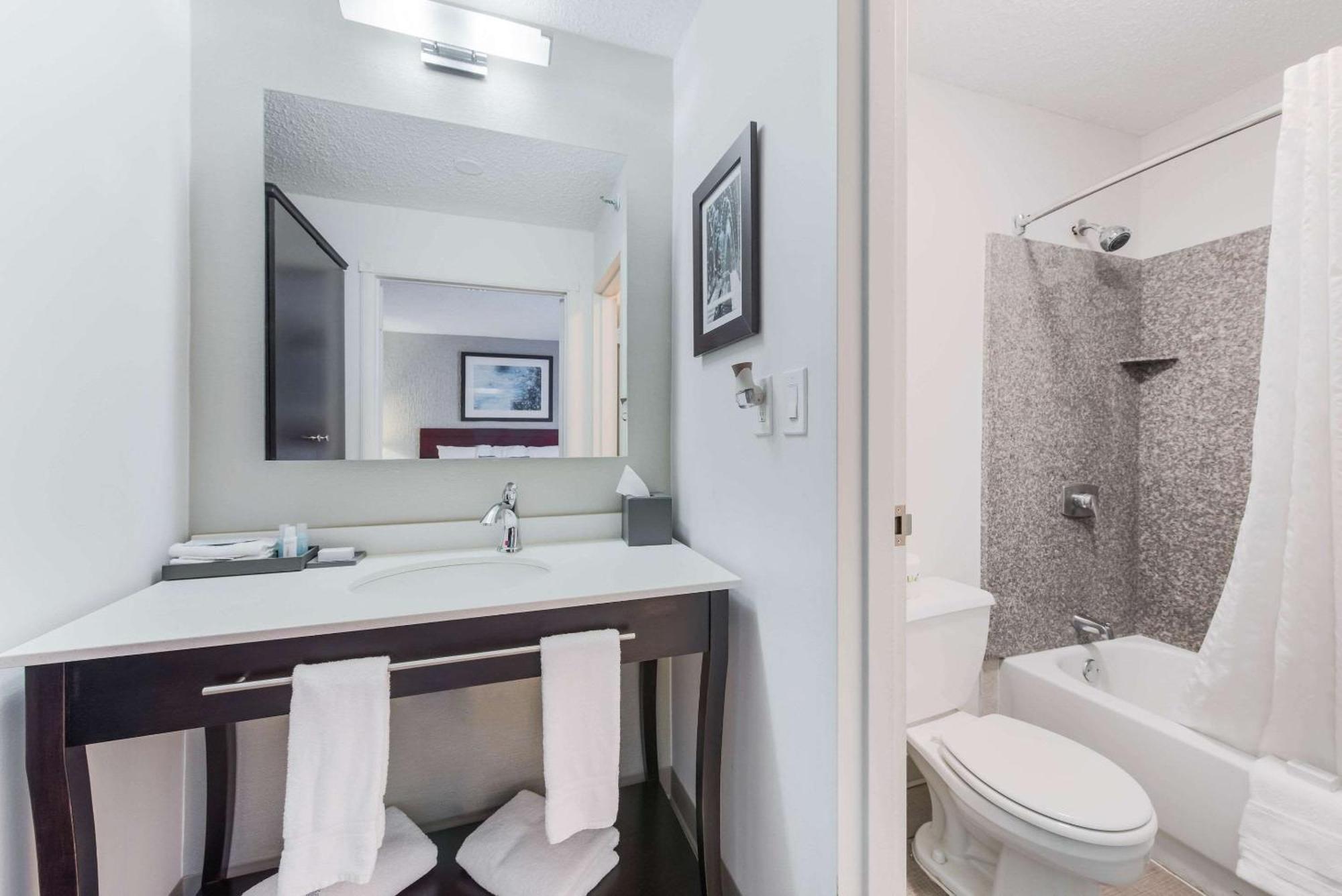 The Blu Hotel Blue Ash Cincinnati, Ascend Hotel Collection Экстерьер фото
